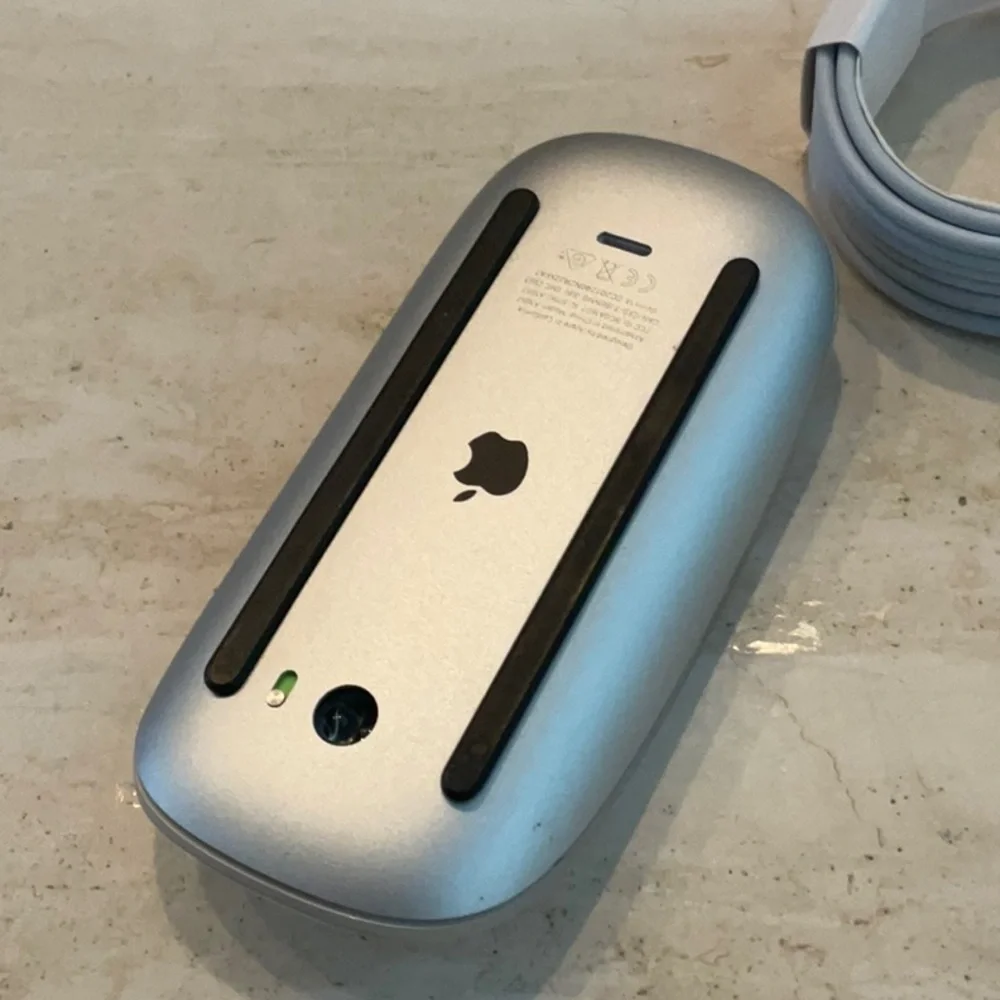 Apple Magic Mouse 2 Wireless Model A1657 & Charging Cable